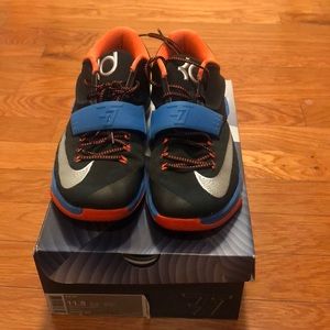 KD for Man like new Nike Basketball tennis shoes